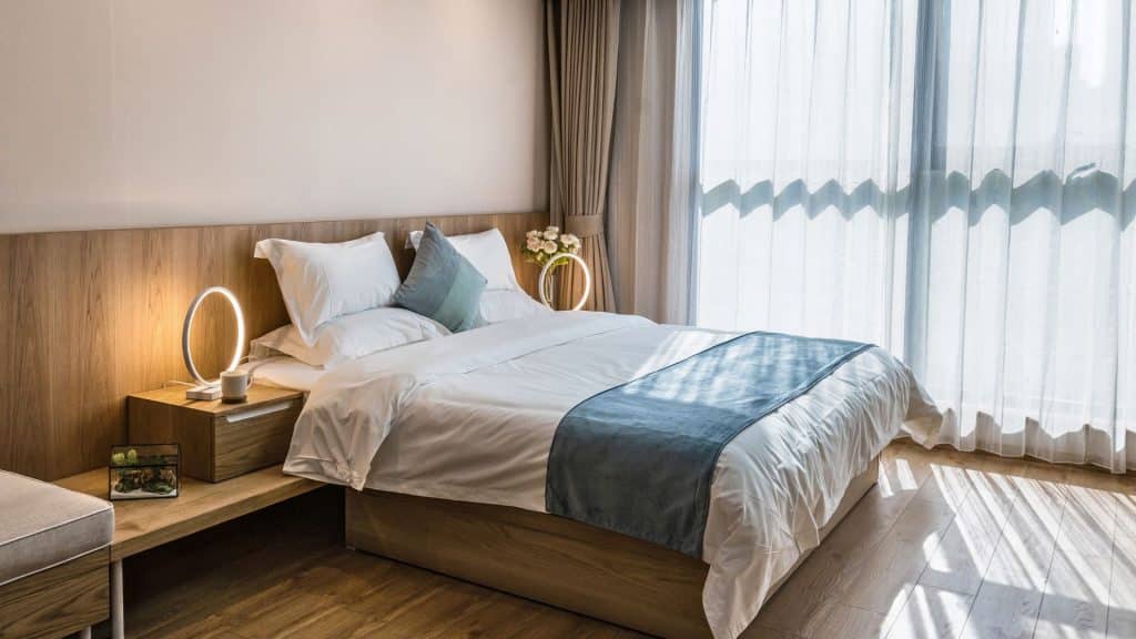 drapery bedroom layout