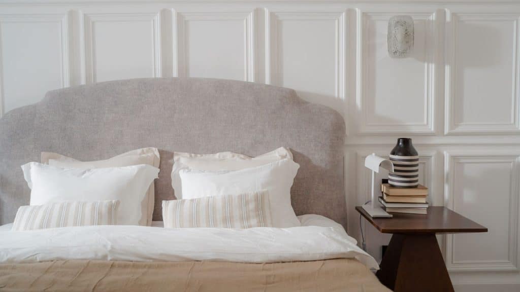 wall molding bedroom