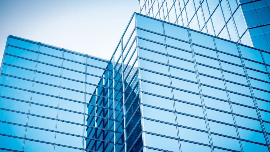Glass skyscraper romanticizing design